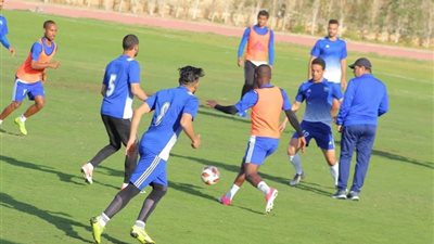 نصائح طلعت يوسف للاعبي المقاصة قبل مواجهة الأهلي (صور)