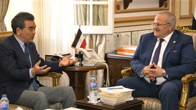 رئيس جامعة هيروشيما يلتقي «الخشت» ويزور مستشفى قصر العيني