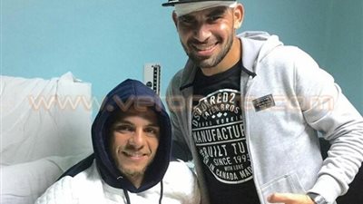 بالصور.. أحمد عيد يزور خالد قمر بعد عملية «الرباط الصليبي»