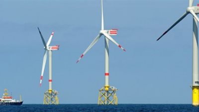 بريطانيا تفتتح أكبر مزرعة رياح بحرية في العالم