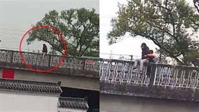 عامل دليفري ينقذ فتاة حاولت الانتحار من فوق كوبري (فيديو)