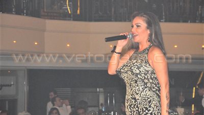 بالصور.. «نيكول سابا» تشعل حفل «فور سيزون» بفستان ثمنه 15 ألف دولار