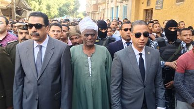 محافظ سوهاج يتقدم الجنازة العسكرية لشهيد الشيخ زويد (صور)