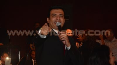 بالصور.. إيهاب توفيق يشعل حفل الكريسماس في سميراميس