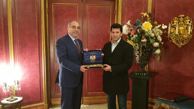 وزير الرياضة يبحث التعاون مع رئيس الوكالة الفيدرالية لشئون الشباب بروسيا