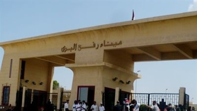 53 مرحلا فلسطينيا يعبرون ميناء رفح البري