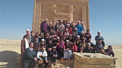 وفد سياحي من ألمانيا وماليزيا يزور المناطق الأثرية في المنيا