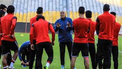 محاضرة أخيرة للاعبي الأهلي استعدادا لمواجهة المقاصة الليلة