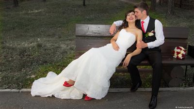 هل الزواج يجعلك أكثر سعادة على المدى البعيد؟