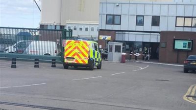 موقع بريطاني: إخلاء حوض بارو لبناء السفن بعد بلاغ بوجود قنبلة