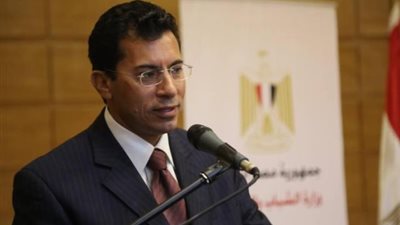 وزير الرياضة يهنئ السلاح بصدارة التصنيف العالمي للشباب