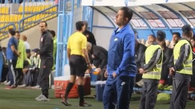 اعتراض شديد من الجهاز الفني للأهلي على قرارات حكم مباراته مع مصر المقاصة (فيديو)