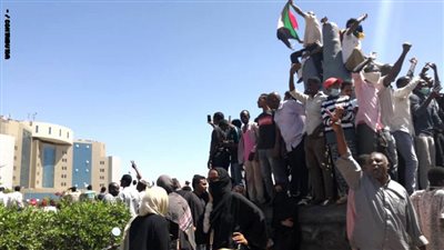 بث مباشر.. بيان الجيش السوداني بعد تنحي عمر البشير