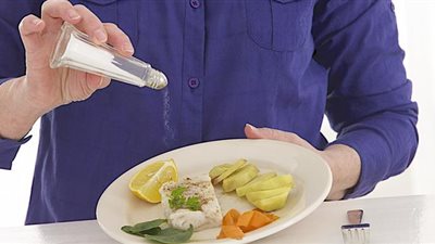 8 أمراض خطيرة تصيب الإنسان بسبب الإكثار من تناول الملح
