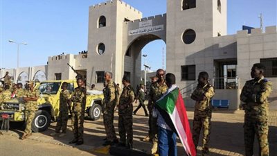 مصادر إعلامية: الجيش السوداني يحاصر منازل أشقاء البشير