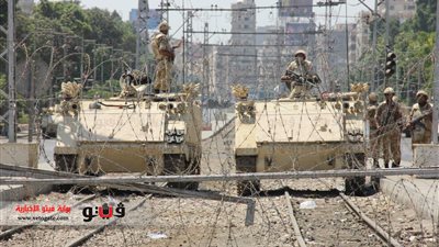 قيادى بالجيش يتفاوض مع ممرضات 