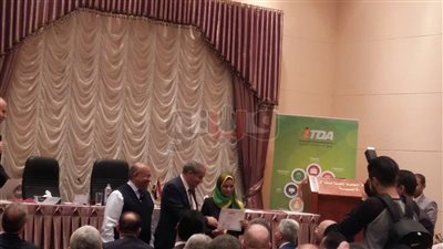 وزير التموين يمنح العاملين بالسجل التجاري ألف جنيه مكافأة