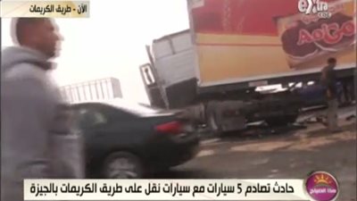 بالفيديووالصور.. تصادم 6 سيارات على طريق الكريمات بالجيزة