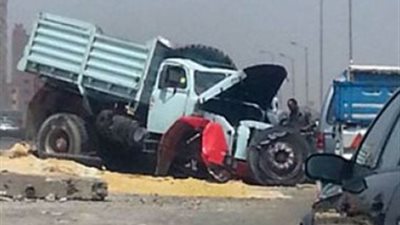 مصرع وإصابة 27 شخصًا في حادثتين بالجيزة.. تصادم 6 سيارات بطريق «الكريمات - القاهرة» بسبب الشبورة.. اصطدام قطار بـ«ميني باص» في مزلقان برطس.. المرور ترفع آثار الحادثتين ونقل المصابي