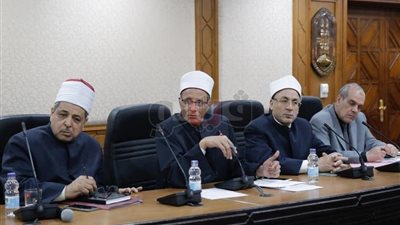 وكيل الأزهر يتابع مع رؤساء المناطق الاستعدادات النهائية للامتحانات (صور)