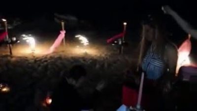 بالفيديو.. شاب يفاجئ خطيبته بحفل مذهل في رأس السنة