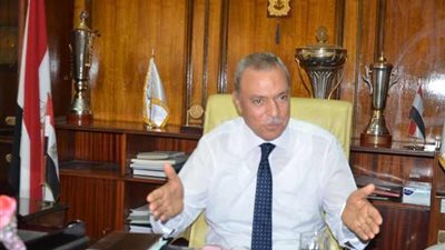 الهجان يطالب العاملين في بريد قنا بإعطاء الحكومة 