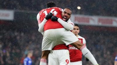 أرسنال يفوز على نابولي بهدفين وتشيلسي يهزم براغ بالدوري الأوروبي