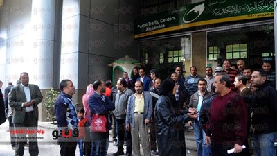استمرار إضراب موظفي البريد بالإسكندرية ومشادات بينهم وبين المواطنين