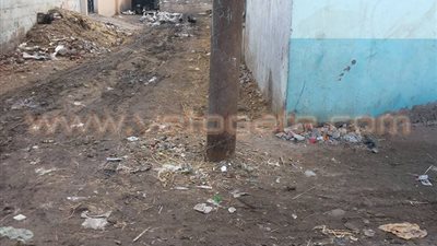 بالصور.. عمود إنارة يهدد حياة المارة بـ«جزيرة سعود» في الشرقية