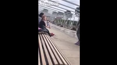 مشاجرة عنيفة بين امرأتين بسبب أطفالهما (فيديو)