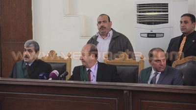 بالفيديو والصور.. المحكمة تفض أحراز المتهمين في «خلية طنطا الجهادية»