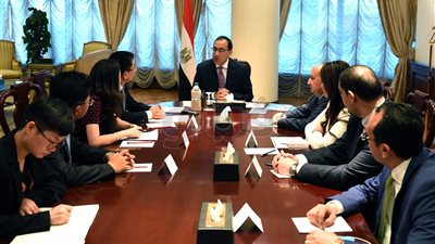 مصطفى مدبولي يستقبل رئيس مجموعة هواجيان الصينية (صور)