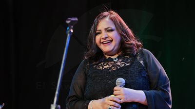 حنان ماضى تشدو بصوتها العذب على مسرح ساقية الصاوي