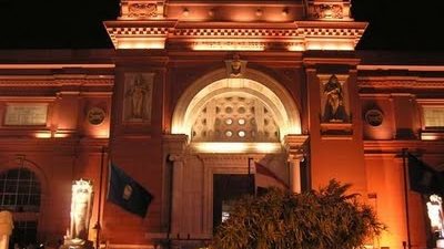 قوات الجيش تطوق المتحف المصري وتغلق جميع بواباته