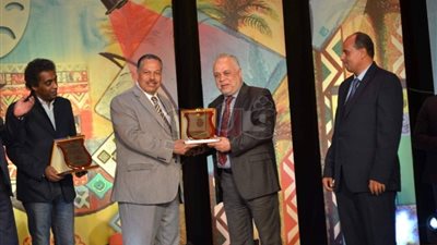 5 منح دراسية من أكاديمية الفنون لشباب 