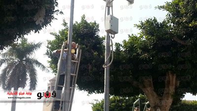 بالصور.. إصلاح كاميرات المراقبة بجامعة القاهرة