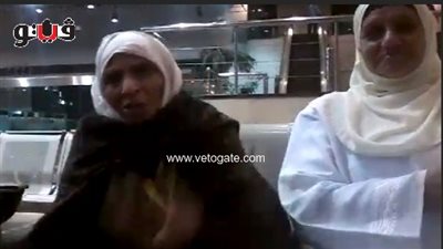 بالفيديو.. تعالي أصوات «عجوز» بالغناء ابتهاجا بالسفر لأداء العمرة