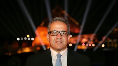 وزير الآثار يحضر قرعة كأس أمم أفريقيا بسفح الأهرامات (صور)