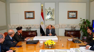 «السيسي» في اجتماع قيادات الهيئة الهندسية.. بحث المخطط العام لمدينة الجلالة وأنفاق قناة السويس.. وشدد على تطوير شبكة الطرق القومية في سيناء.. وطالب بسرعة تنفيذ المشروعات وتسليمها في الموعد ا