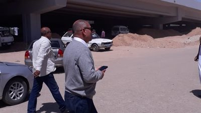 نائب محافظ القاهرة يتابع حملة إزالة الإشغالات أسفل «كوبري 4.5» بالهجانة (صور)