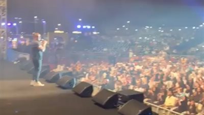عمرو دياب يتألق في حفل «كامل العدد» بالسعودية ويوجه الشكر لـ«آل الشيخ» (فيديو)