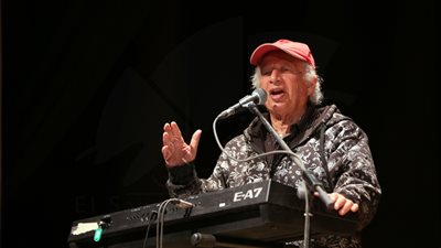 هاني شنودة يستعيد ذكريات زمن الفن بساقية الصاوي (صور)