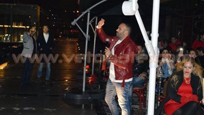 بالصور.. مصطفى محفوظ يشعل «twin towers mall» احتفالا بالعام الجديد