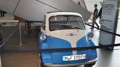 بالصور.. «BMW» تعرض باقة من سياراتها النادرة في معرض ألمانيا