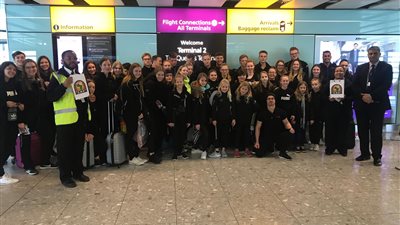 فرقة حفل قرعة أمم أفريقيا تغادر مطار القاهرة (صور)