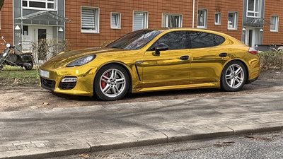 الشرطة الألمانية تصادر سيارة بسبب لونها (صور)