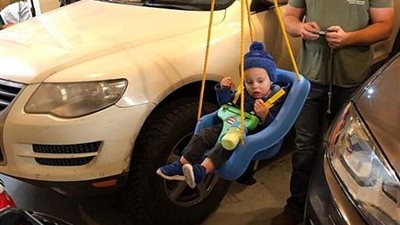 أطرف حيل الآباء للعناية بالأطفال (صور)