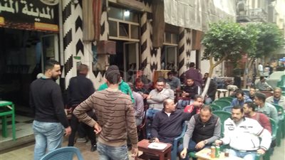 مقاهي الإسكندرية كاملة العدد لمشاهدة مباراة الأهلي وصن داونز (صور)