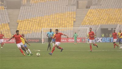 الأهلي يصدم جماهيره وينهي الشوط الأول بالتعادل السلبي مع صن داونز