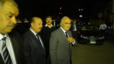 أحمد شفيق ومنصور عيسوي في عزاء زوجة فتحي سرور (فيديو)